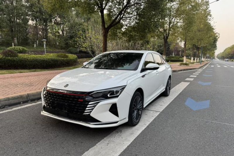 2021 Dongfeng Fengshen Yixuan MAX 1.5T Низкий расход топлива, просторный салон Прочный и надежный подержанный автомобиль, экспортированный в Африку