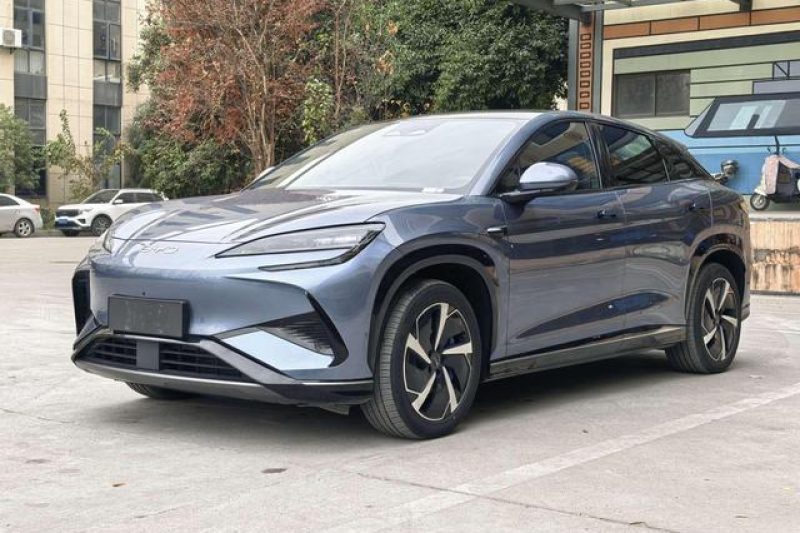 2024 BYD Haise 07EV 610 км Оригинальная окраска Передние вентилируемые и подогреваемые сиденья Задние подогреваемые сиденья Подогреваемый руль Соответствует российским требованиям к экспорту Подержанный автомобиль на новой энергии