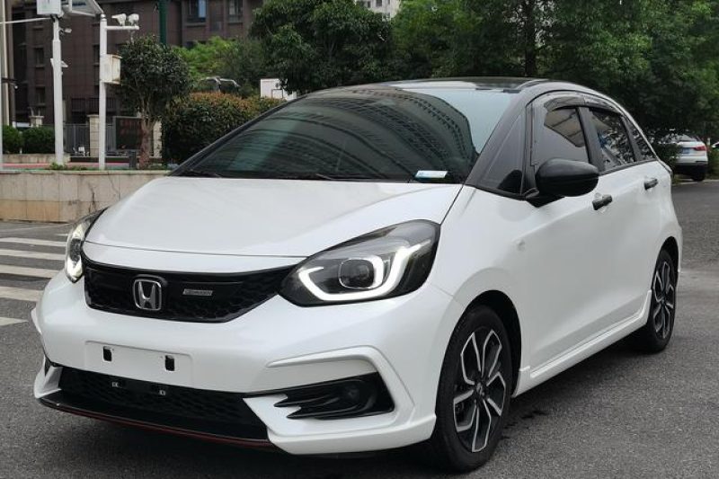 Honda LIFE 2020 года, 1.5L бензин, левостороннее рулевое управление, низкий расход топлива, надежный и долговечный, удобный в обслуживании, легко найти запчасти, легкий кузов, маневренный и комфортный в управлении, адаптирован к дорожным условиям Африки, соответствующий требованиям для экспорта подержанных автомобилей
