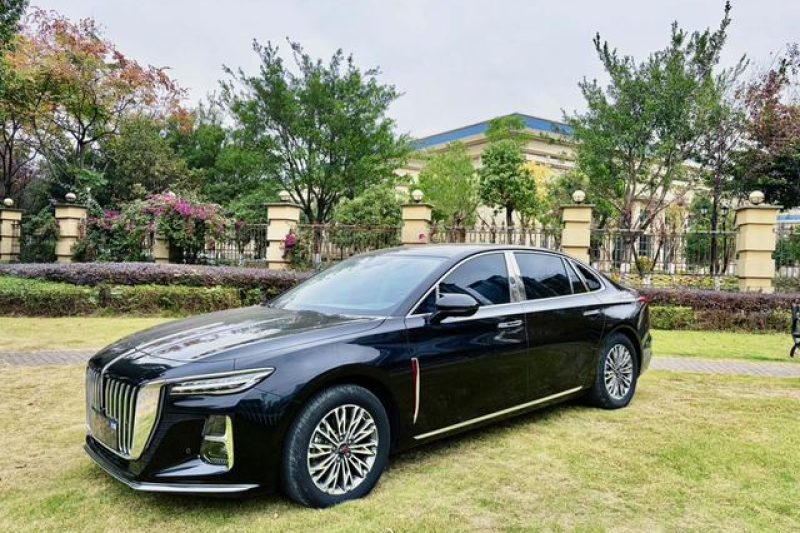 2024 Hongqi H5 1.5T Подержанный автомобиль на экспорт Низкий пробег, оригинальная краска Высокая стоимость при перепродаже Премиальные функции по низкой цене Наслаждайтесь почти новым опытом