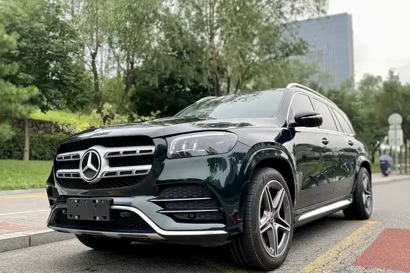 Подержанный Mercedes-Benz GLS 450 4MATIC Fashion Edition 2023 года Флагманский полноразмерный внедорожник Элегантный современный стиль Легкая работа полного привода