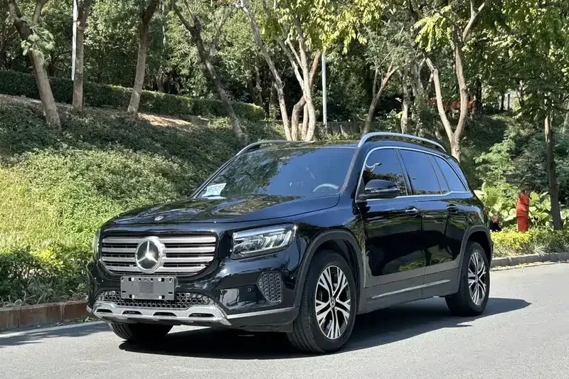 Подержанный 2024 GLB-Class GLB 220 Mercedes-Benz Facelift Динамичный внедорожник Спортивный стиль Просторный салон, подходящий для семьи