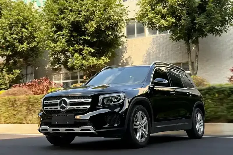 Подержанный 2023 GLB-Class GLB 220 Mercedes-Benz Fashion Edition SUV Изящные контуры Отзывчивая производительность Семейные приключения в совершенстве