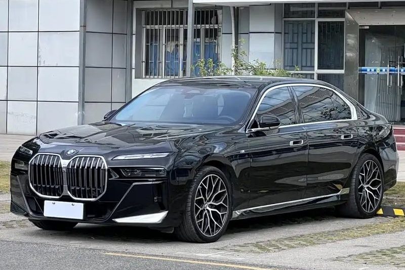 Подержанный автомобиль 2023 BMW 7 серии Бензиновый автомобиль 4-дверный 5-местный Большой седан 740Li Ведущая модель M Sport Package 740Li Седан Подержанный автомобиль на продажу Подержанные автомобили bmw