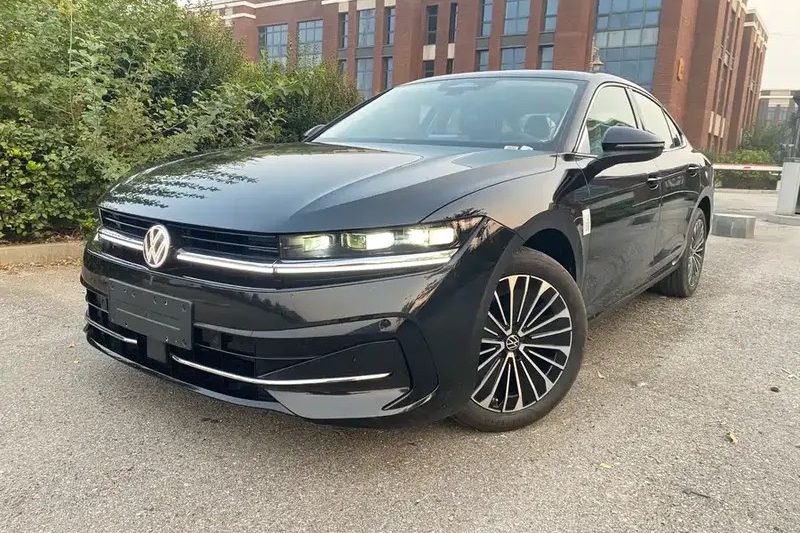 Подержанный Magotan Volkswagen 2024 380TSI DSG Premium Edition Бензин Турбо Передний привод Роскошный седан 7-ступенчатая коробка передач с двойным сцеплением Подержанный автомобиль