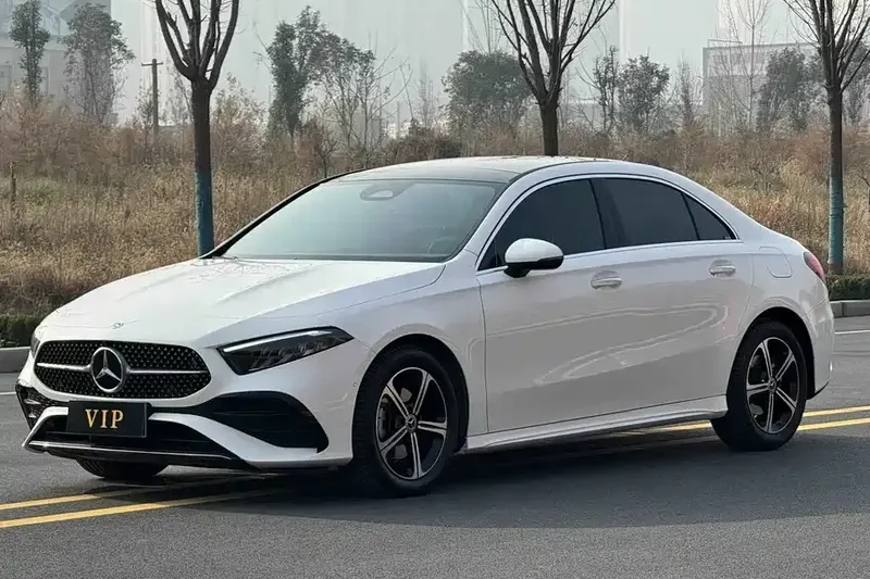 Б/у Mercedes-Benz A 200 L 2024 Fashion Edition Городской роскошный седан Плавная 7-ступенчатая коробка передач 7DCT Панорамная крыша Готов к ежедневным поездкам на работу