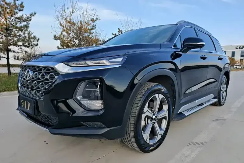 Hyundai Santa Fe 380TGDi 8AT GLS 2020 года выпуска: плавное переключение передач, отзывчивое ускорение для семейной езды и движения по трассе.
