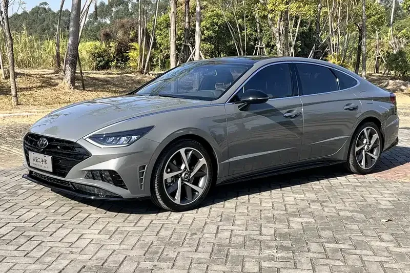 Подержанный Hyundai Sonata 380TGDi Flagship 2020 года выпуска, панорамная крыша, аудиосистема JBL Premium, кнопка управления для заднего пассажира.