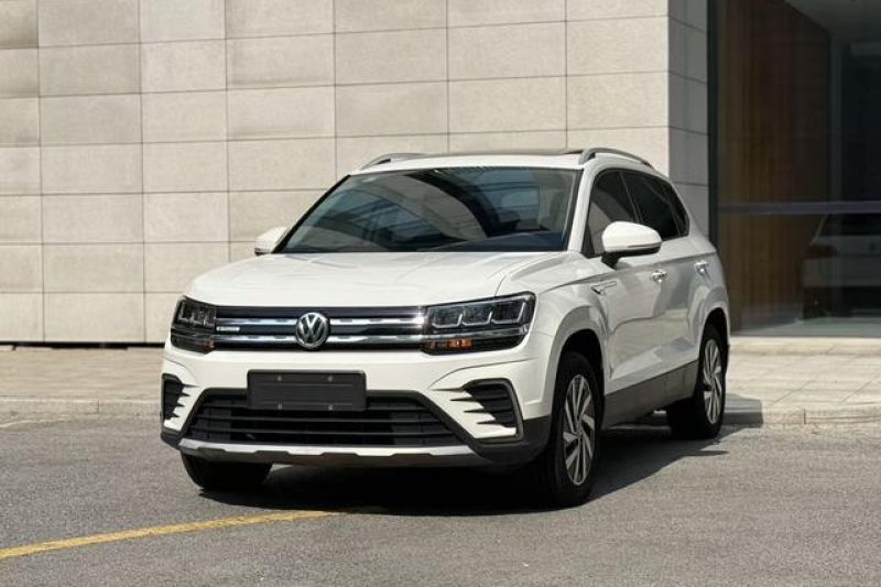 Бюджетный подержанный Volkswagen Tharu 2021 года с электрическим приводом Дальность пробега: 300–350 км Беззаботные ежедневные поездки на работу Просторные задние сиденья для семейных поездок Панорамная крыша Подогрев сидений Премиальный выбор для семейного транспорта Хит продаж на африканских рынках