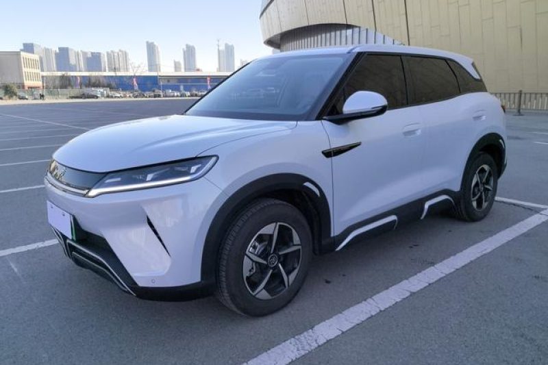 2024 BYD Yuan UP 401KM Premium Edition Леворульный Оригинальная окраска Экспортирован в Россию Премиальный электромобиль с низким энергопотреблением