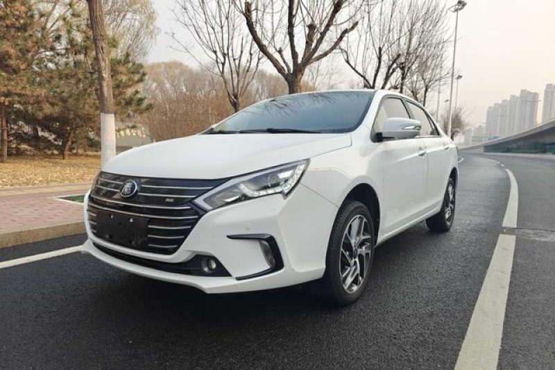 Б/у электромобиль BYD Qin EV450 2018 года выпуска, запас хода 400 км, законный экспорт в Россию, низкая мощность, высокая экономическая эффективность, стандарт выбросов Euro V, законное таможенное оформление