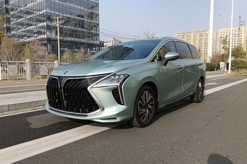 2022 Fengxing Yacht 1.5T DCT Просторный 7-местный минивэн с вентилируемыми и подогреваемыми сиденьями Интеллектуальные функции вождения, панорамная крыша Сертифицированный для экспорта подержанный автомобиль