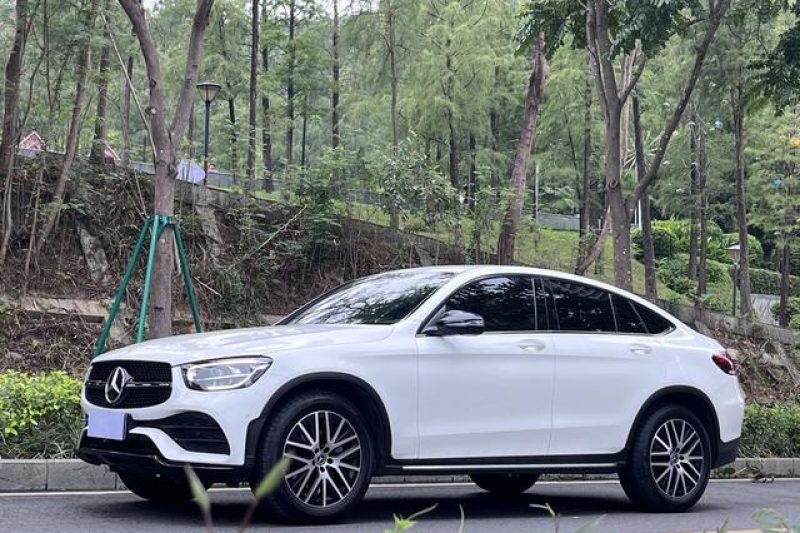 2021 Mercedes-Benz GLC 300 4MATIC Coupe SUV Оригинальное состояние, низкий пробег, роскошные функции Готов к экспорту в страны Ближнего Востока